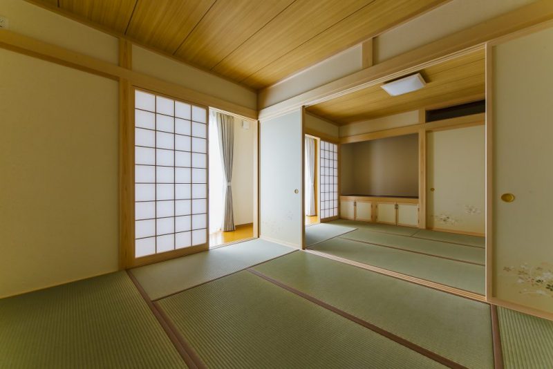 和風テイストで収納豊富な間取りの落着いた雰囲気の二世帯住宅の写真1