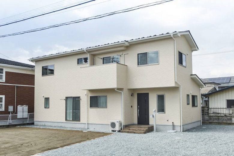 収納豊富な間取りで落着いた雰囲気の色調の洋風住宅の写真2