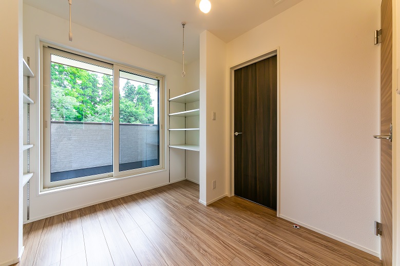 寒い冬でも快適！室内物干しスペースの活用術｜洗濯が楽になる家の工夫とは？