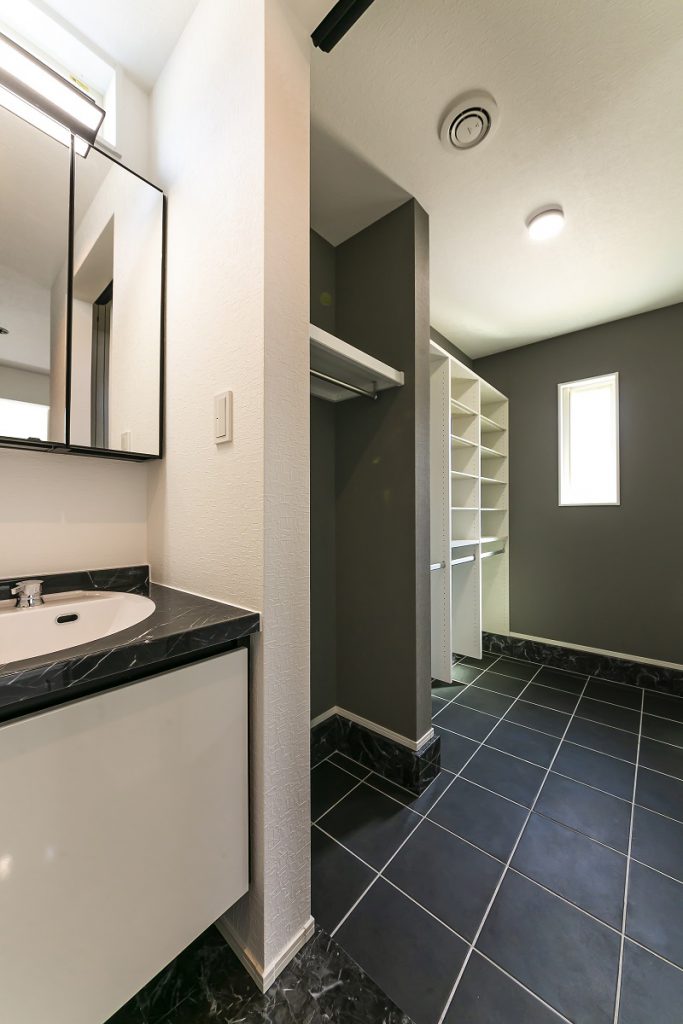 玄関収納の工夫で住まいの印象と快適性が変わる理由 — 毎日の“ただいま”を心地よくする空間づくり